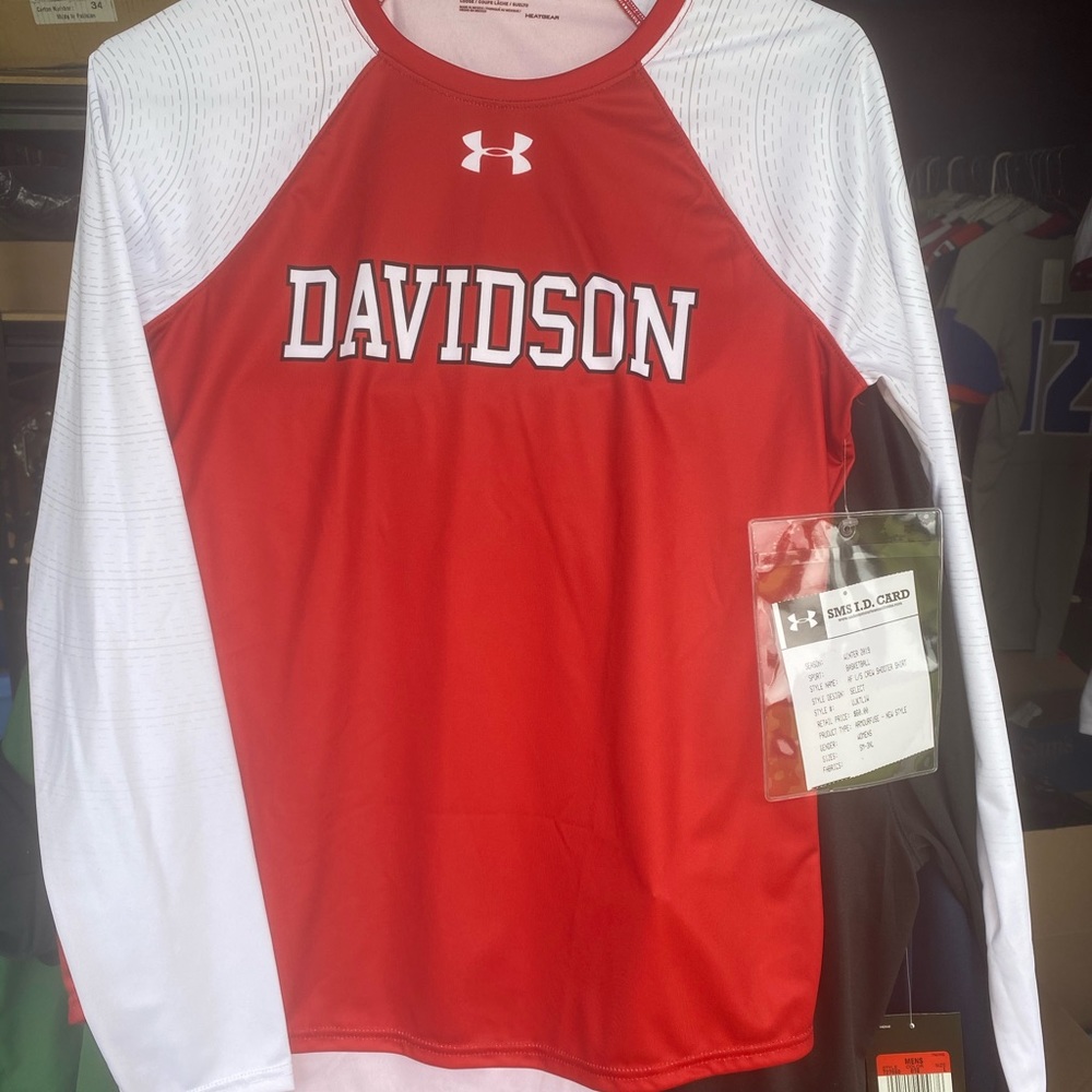 Women’s Under Armour Davidson basketball shirt